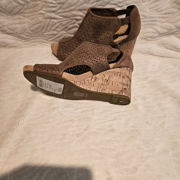 Shoes - Picture 3 of 3